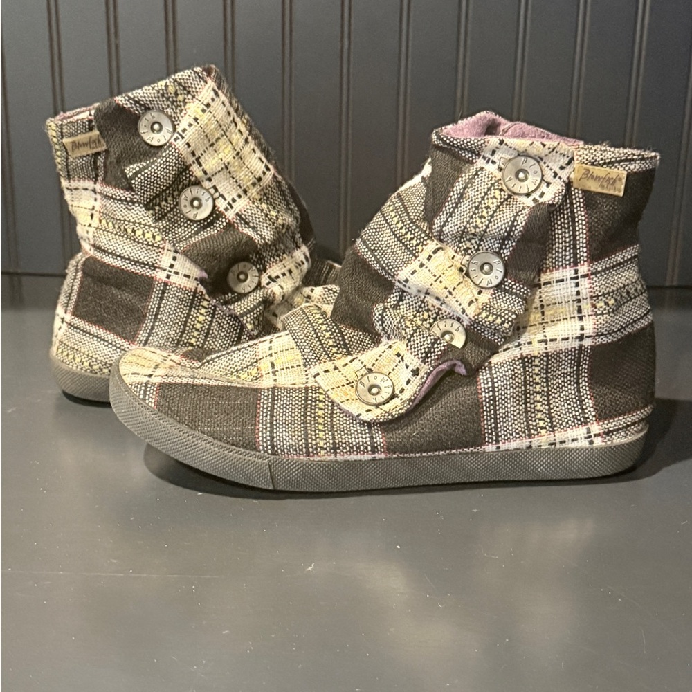 Blowfish Plaid Flannel Hobbit Ankle Boots Sz 7.5 equivalent